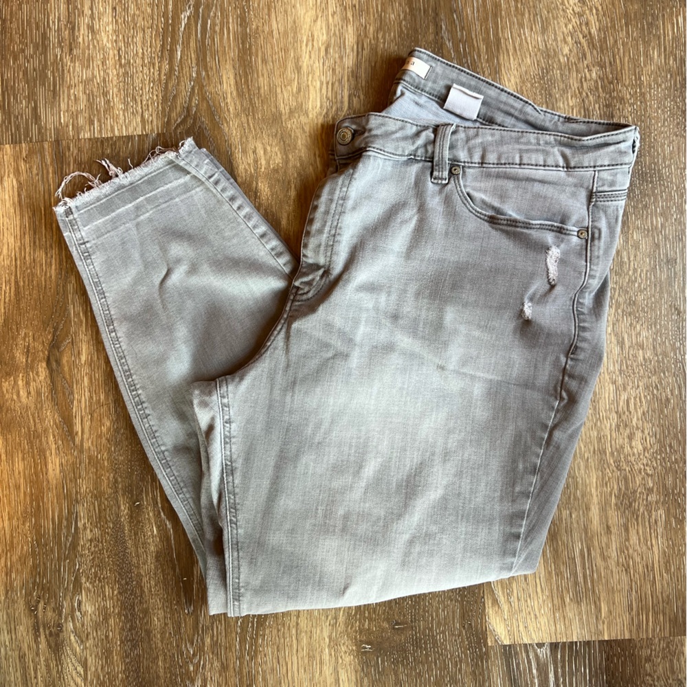 Eunina Kitty Mid Rise Skinnny Crop jean,‎ light grey distressed, 3XL